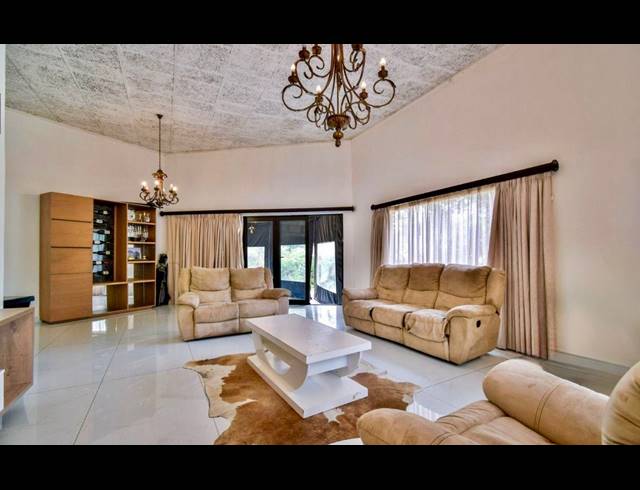 4 BEDROOM HOUSE FOR SALE IN WATERKLOOF GLEN